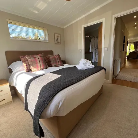 Hollicarrs - Dragonfly Lodge-2